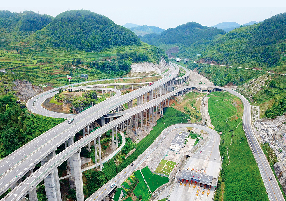 公路運行速度體系、安全性評價與工程應用技術研究