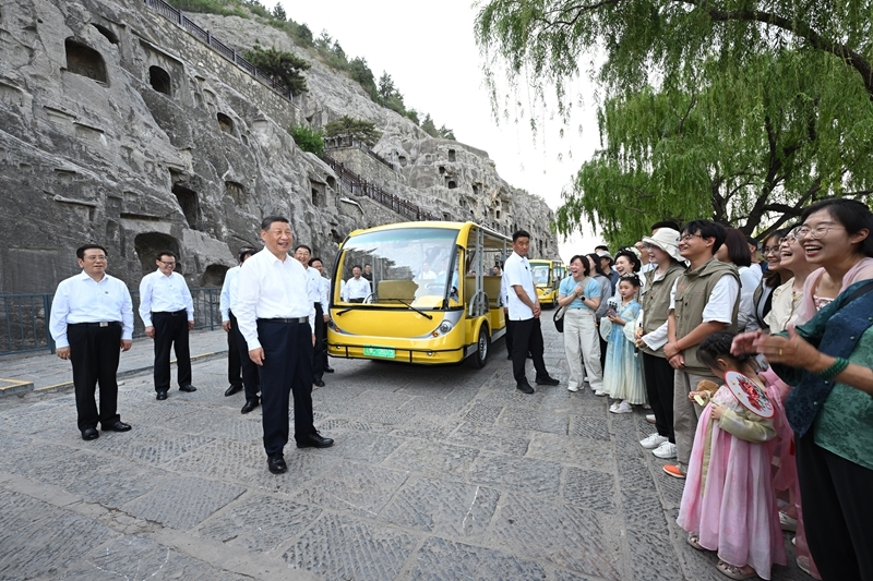 習(xí)近平在河南考察時(shí)強(qiáng)調(diào) 堅(jiān)定信心推動(dòng)高質(zhì)量發(fā)展高效能治理 奮力譜寫中原大地推進(jìn)中國式現(xiàn)代化新篇章